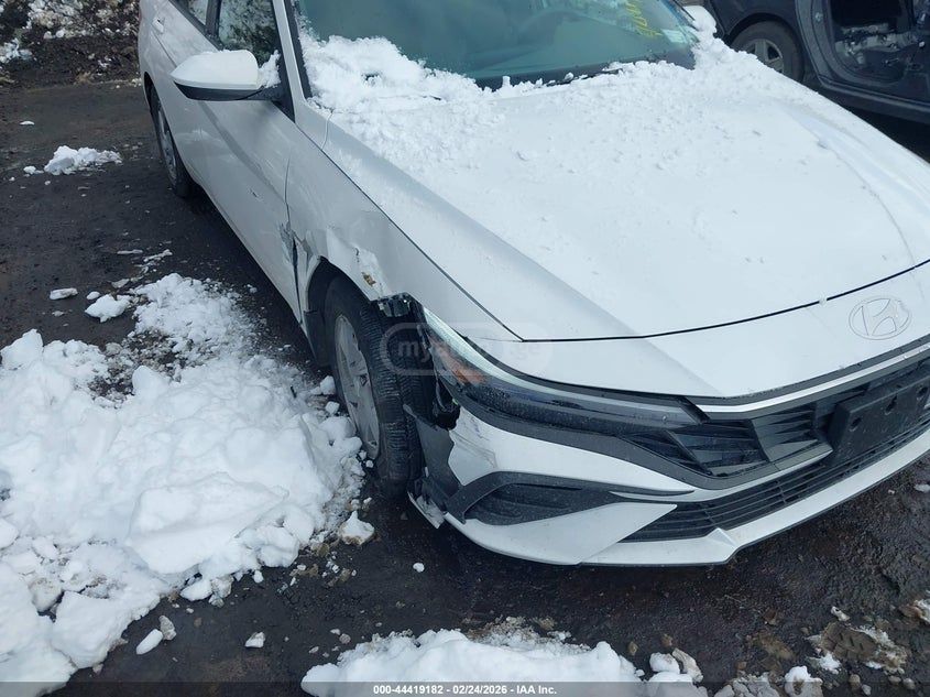 Hyundai Elantra - фото 2