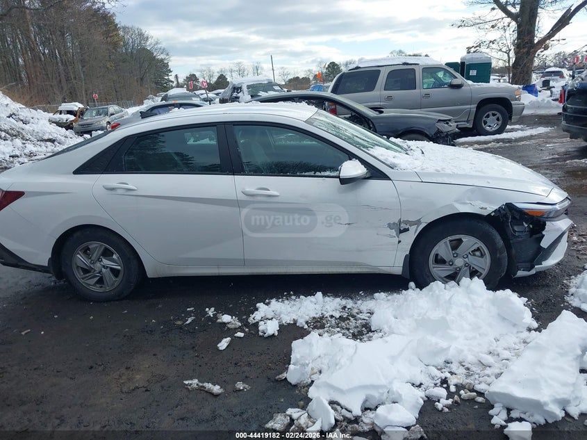 Hyundai Elantra - фото 3