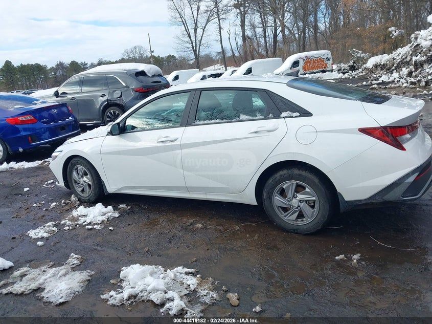 Hyundai Elantra - фото 4