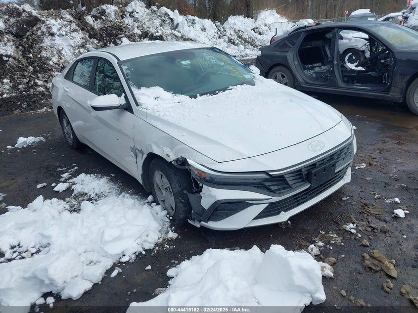 Hyundai Elantra - фото 5