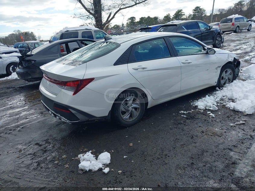 Hyundai Elantra - фото 9