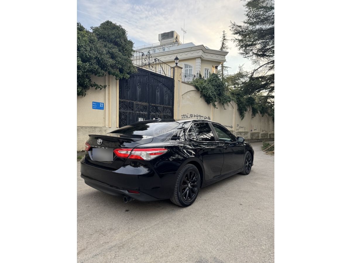 Toyota Camry - фото 3