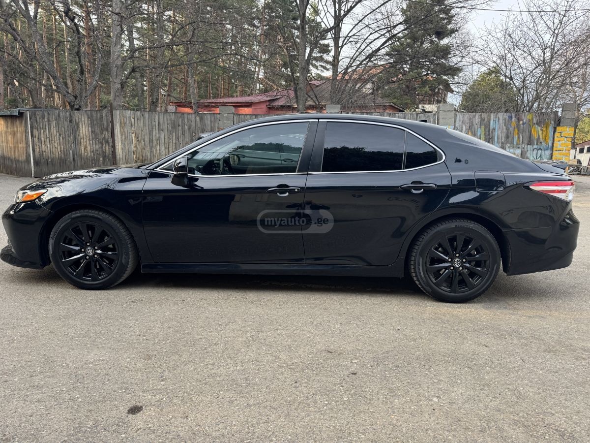 Toyota Camry - фото 5