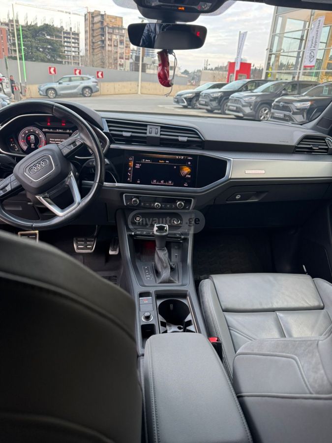 Audi Q3 - фото 7