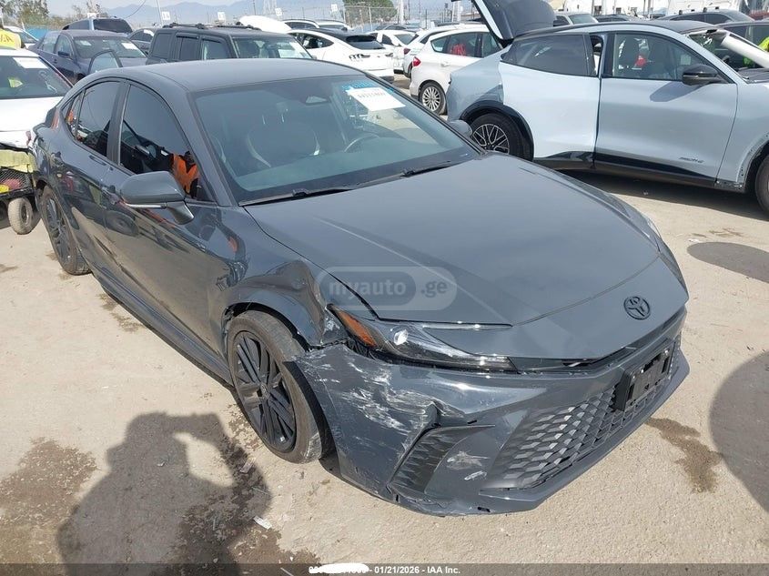 Toyota Camry - фото 2