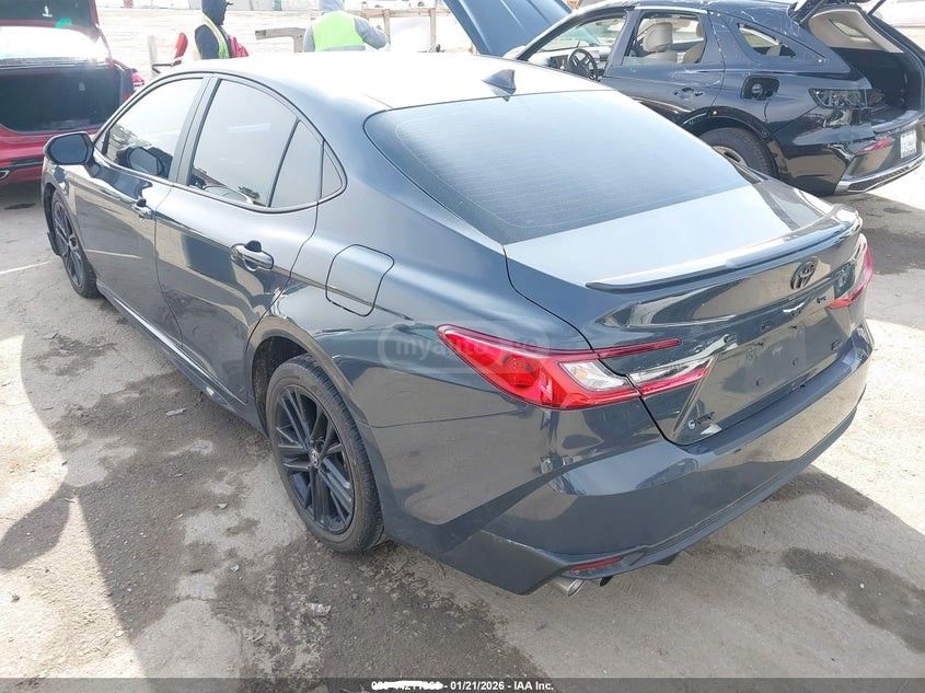 Toyota Camry - фото 3
