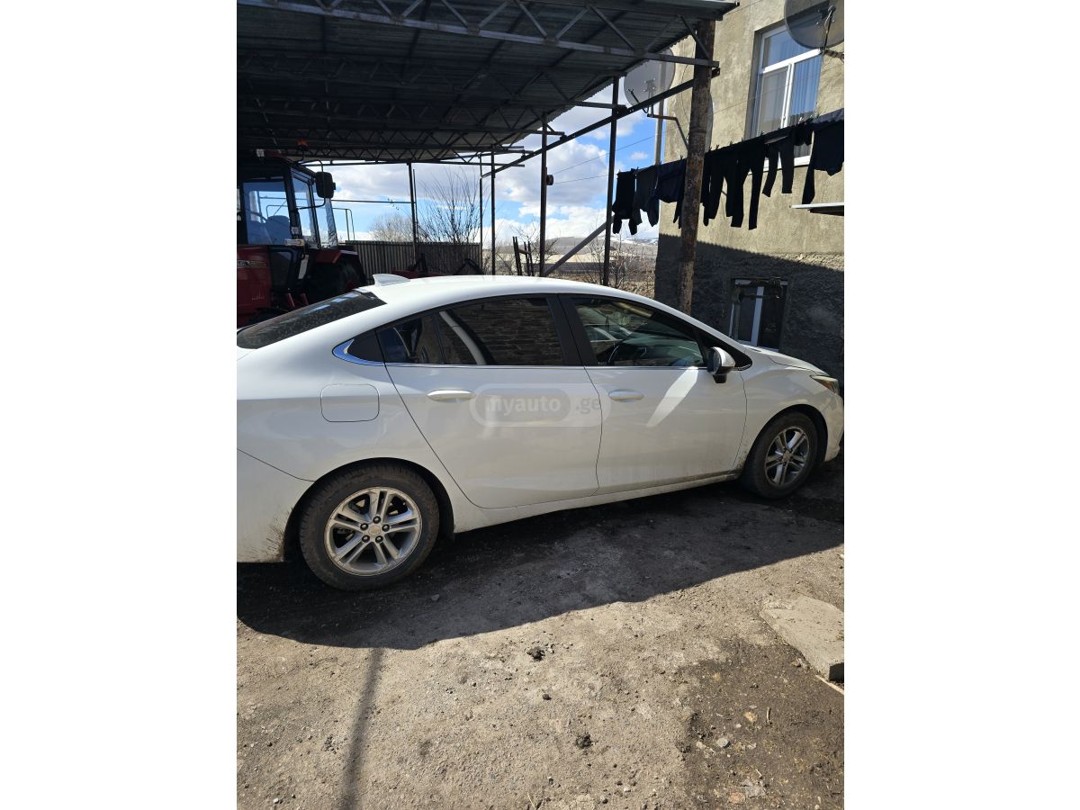 Chevrolet Cruze - фото 3