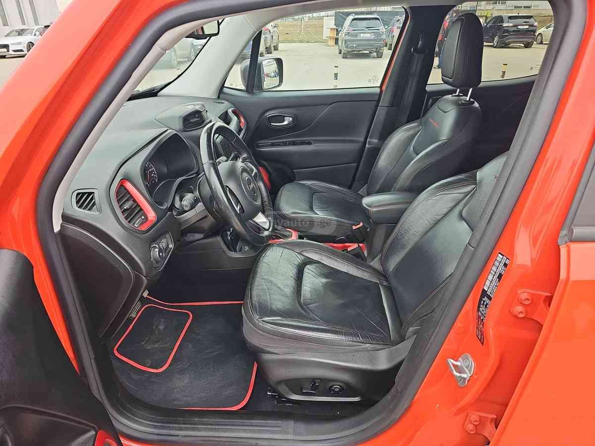 Jeep Renegade - фото 10