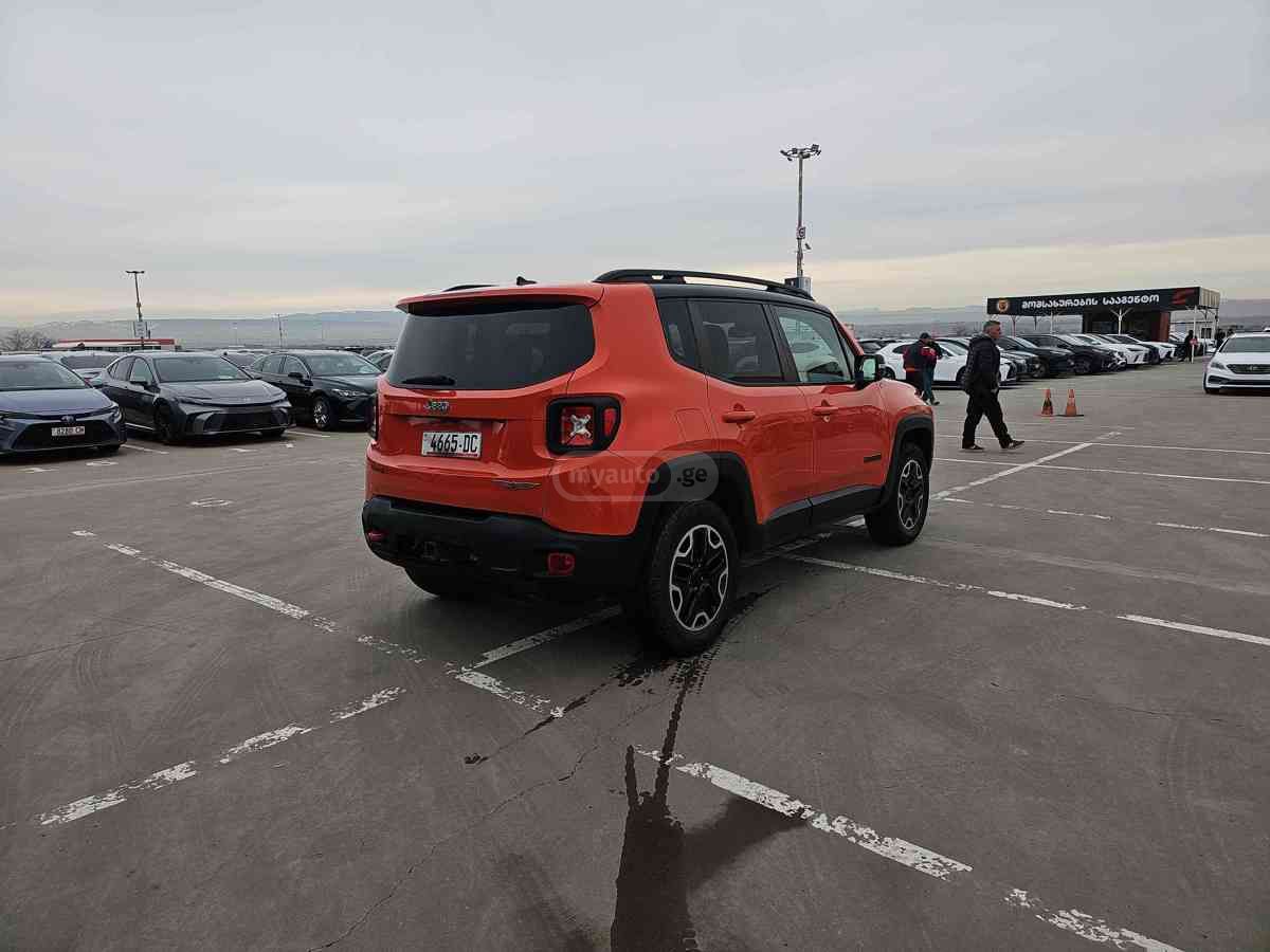 Jeep Renegade - фото 4