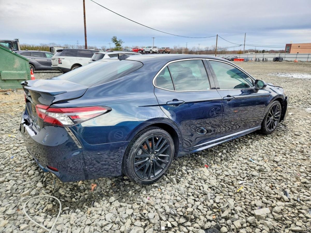 Toyota Camry - фото 3