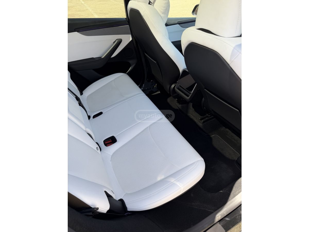 Tesla Model Y - фото 4