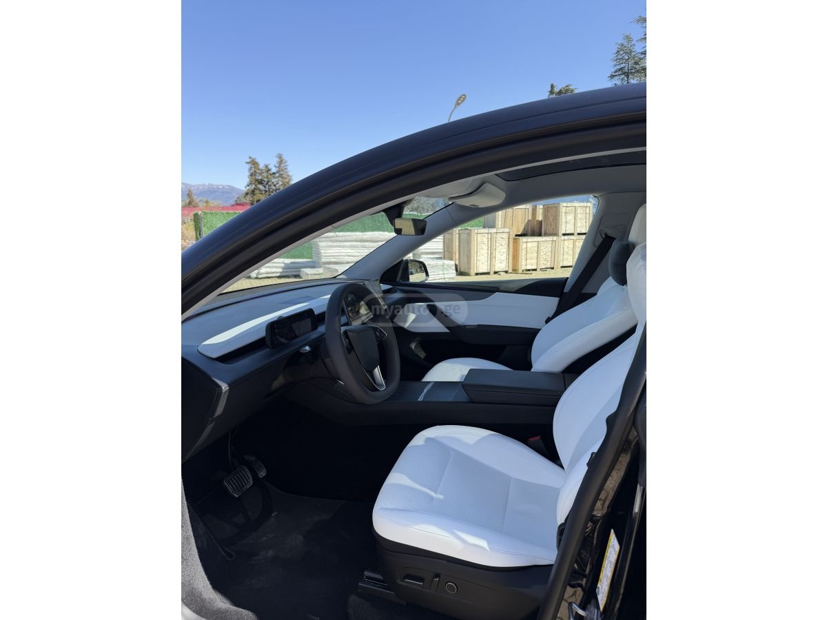 Tesla Model Y - фото 8