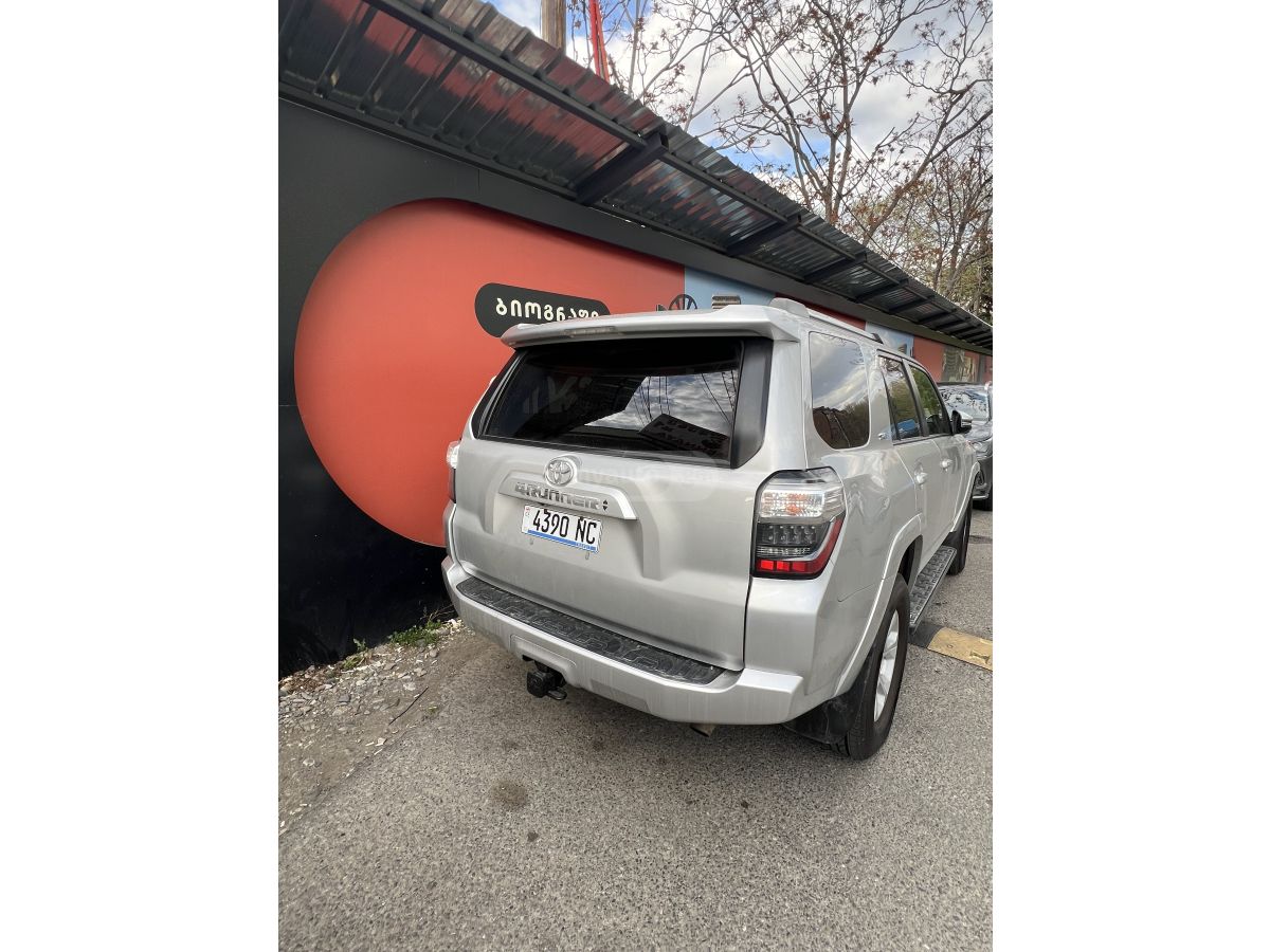Toyota 4Runner - фото 2