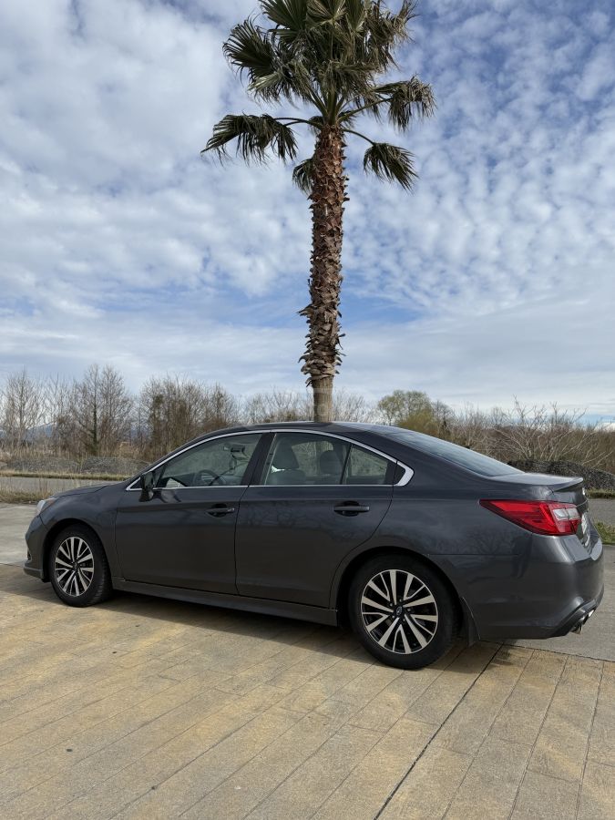 Subaru Legacy - фото 2