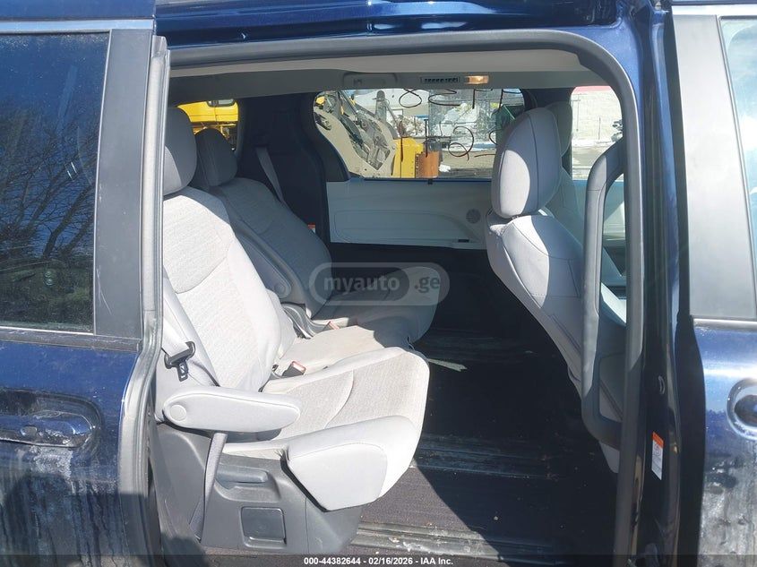 Toyota Sienna 2025 — миниатюра 7