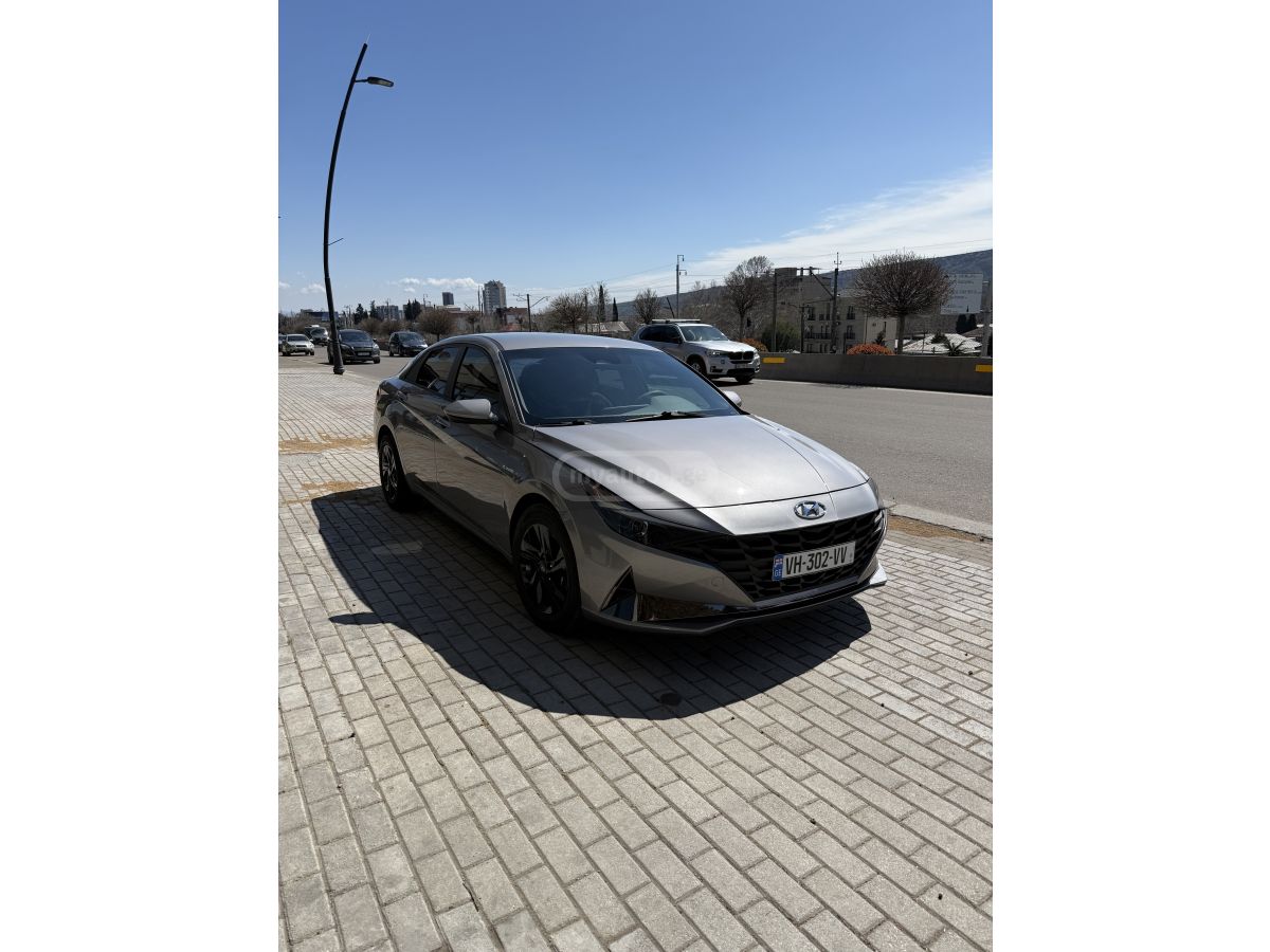 Hyundai Elantra - фото 1