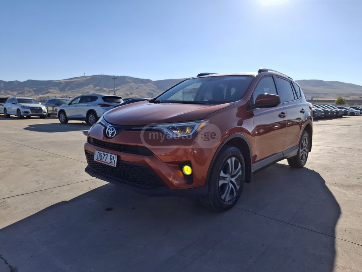 Toyota RAV 4 - фото 1
