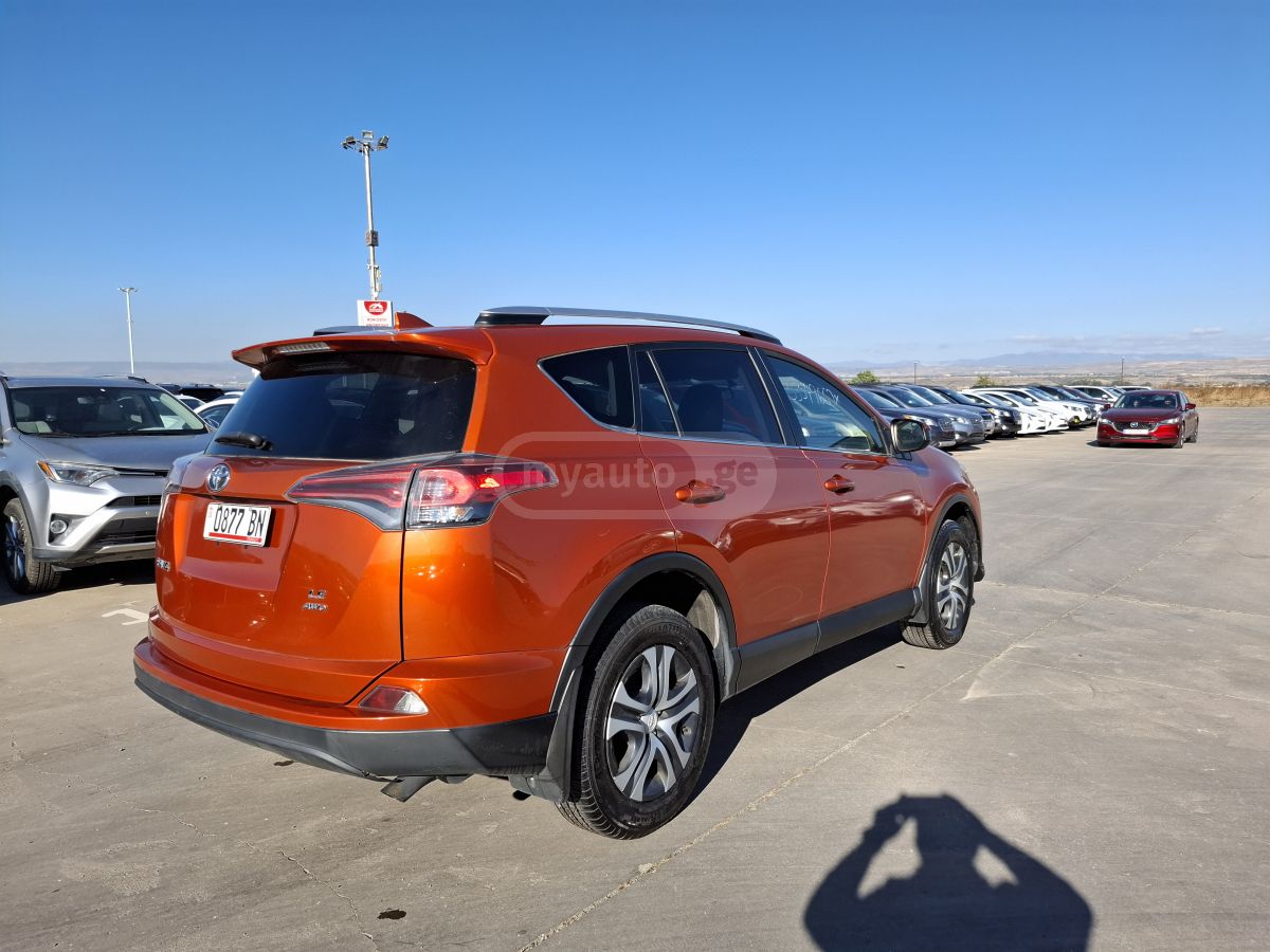 Toyota RAV 4 - фото 4