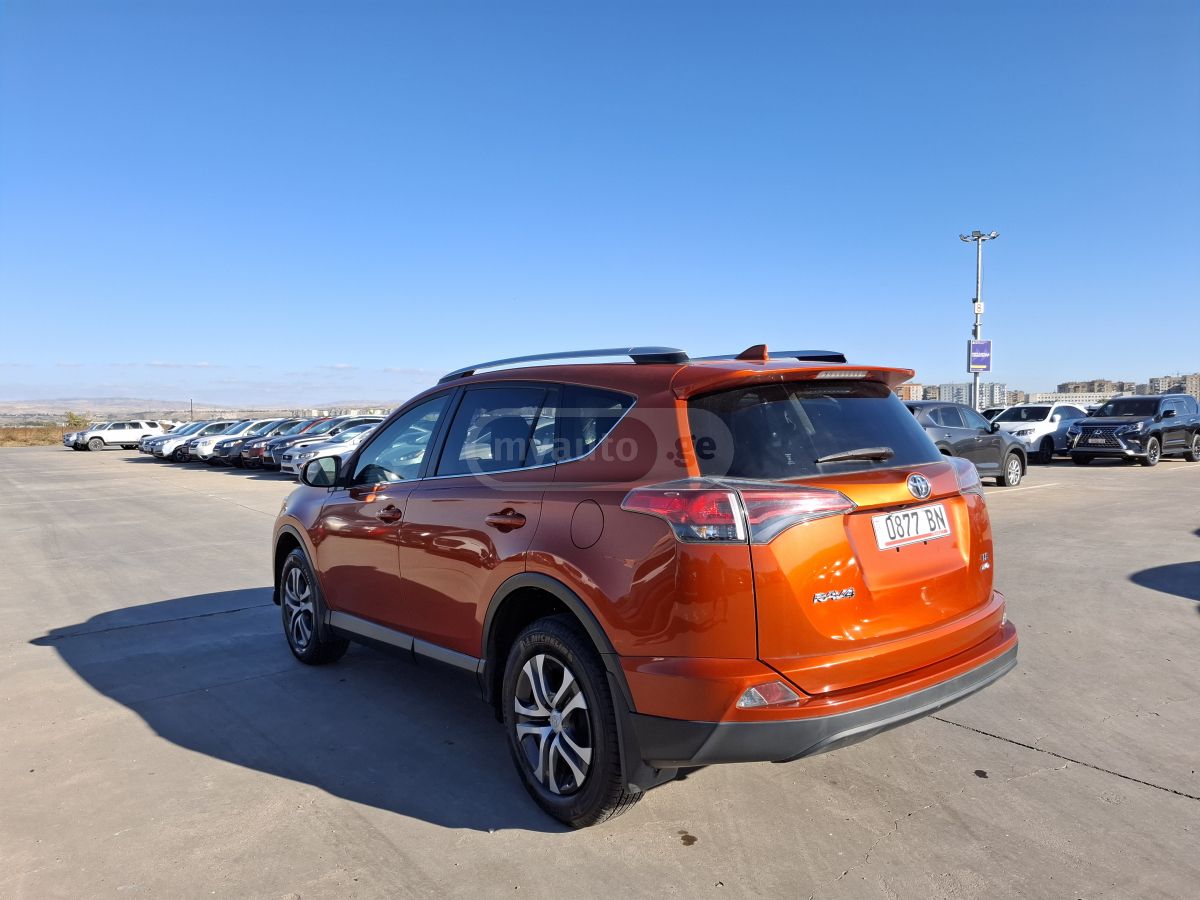 Toyota RAV 4 - фото 6
