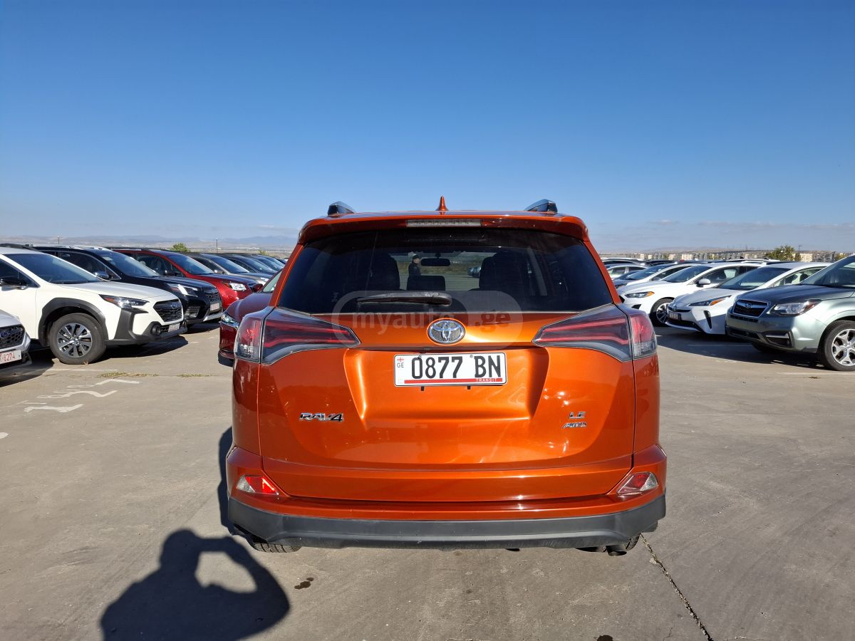 Toyota RAV 4 - фото 7