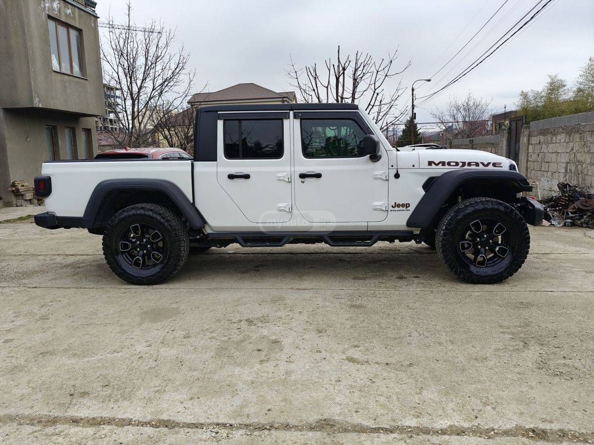 Jeep Gladiator mojave 2023 — миниатюра 5