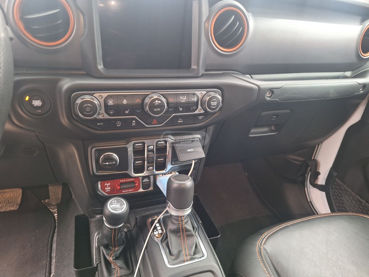 Jeep Gladiator mojave 2023 — миниатюра 8