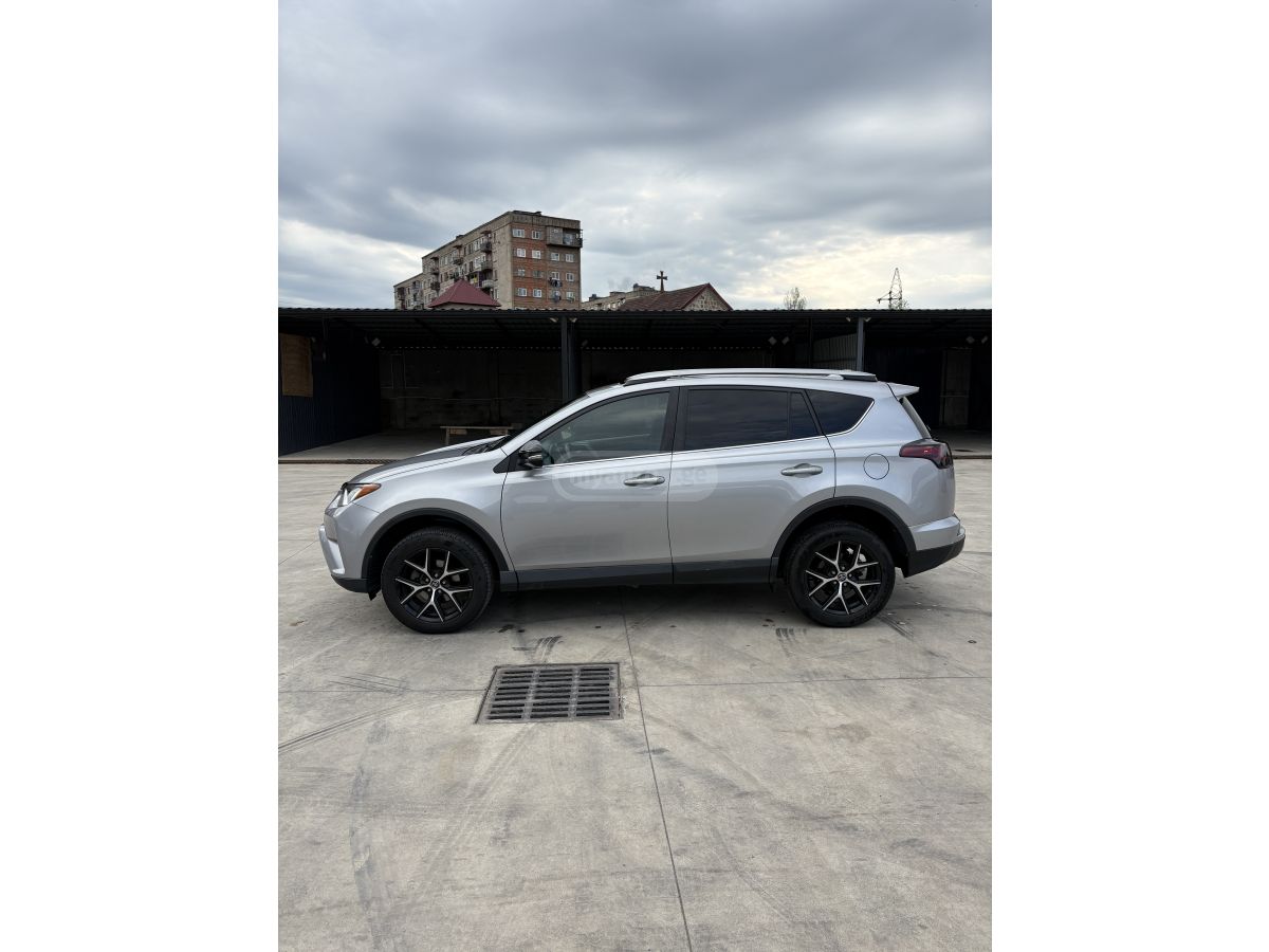 Toyota Rav 4 - фото 4