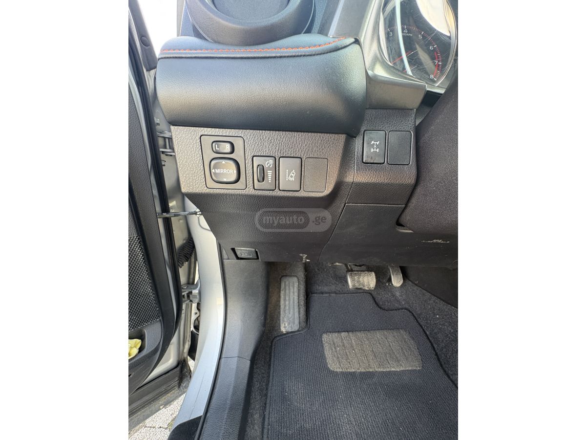 Toyota Rav 4 - фото 8