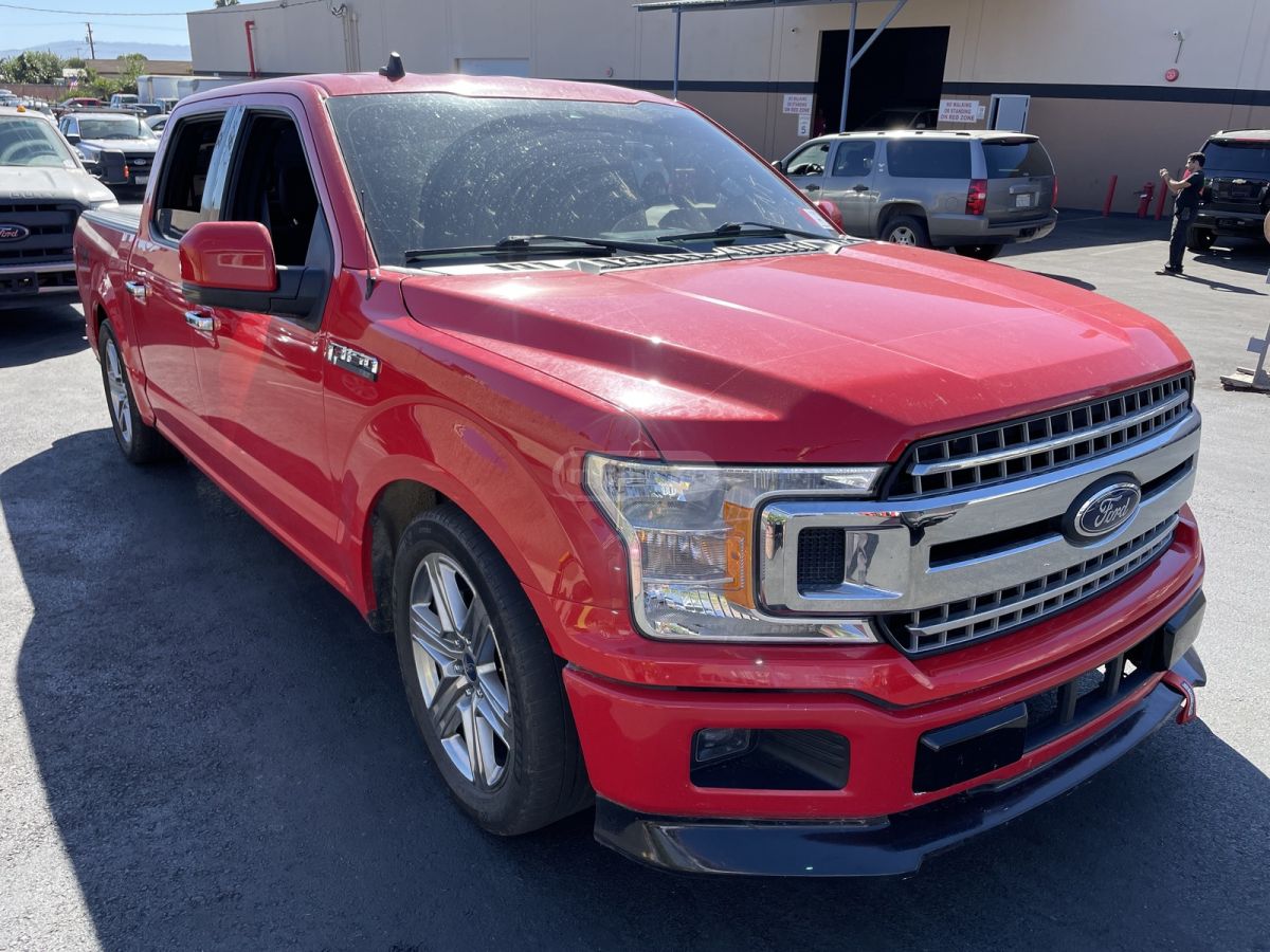 Ford F150 - фото 1