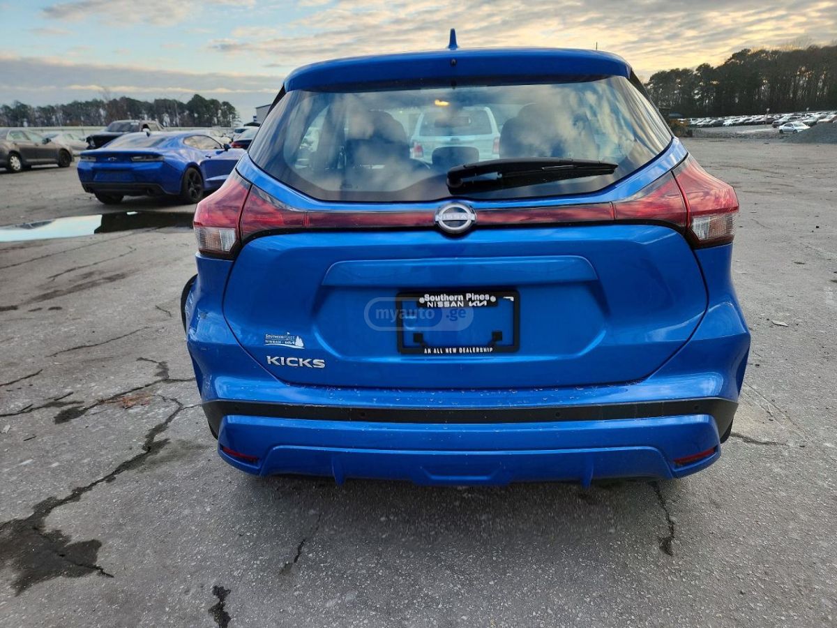 Nissan S 4dr Front-Wheel Drive CVT — миниатюра 6