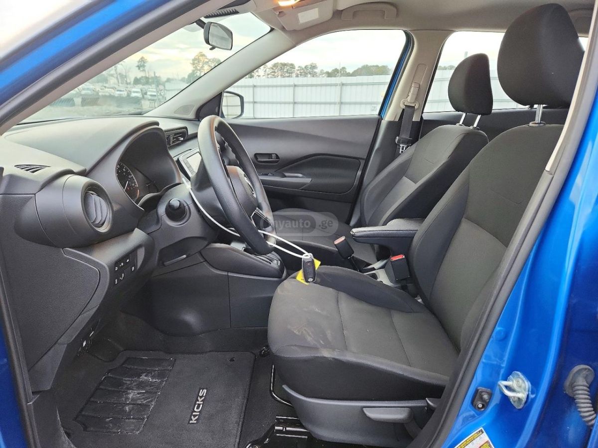 Nissan S 4dr Front-Wheel Drive CVT — миниатюра 7