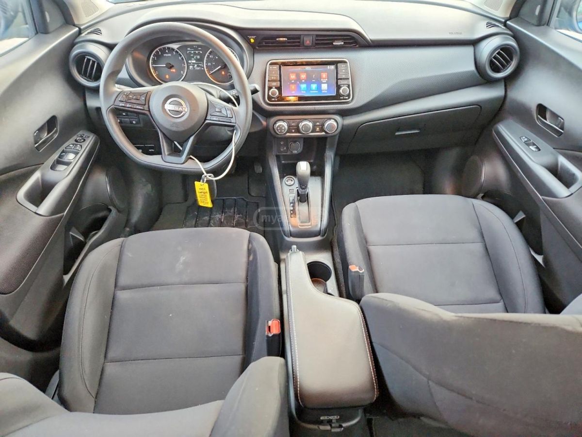 Nissan S 4dr Front-Wheel Drive CVT — миниатюра 8