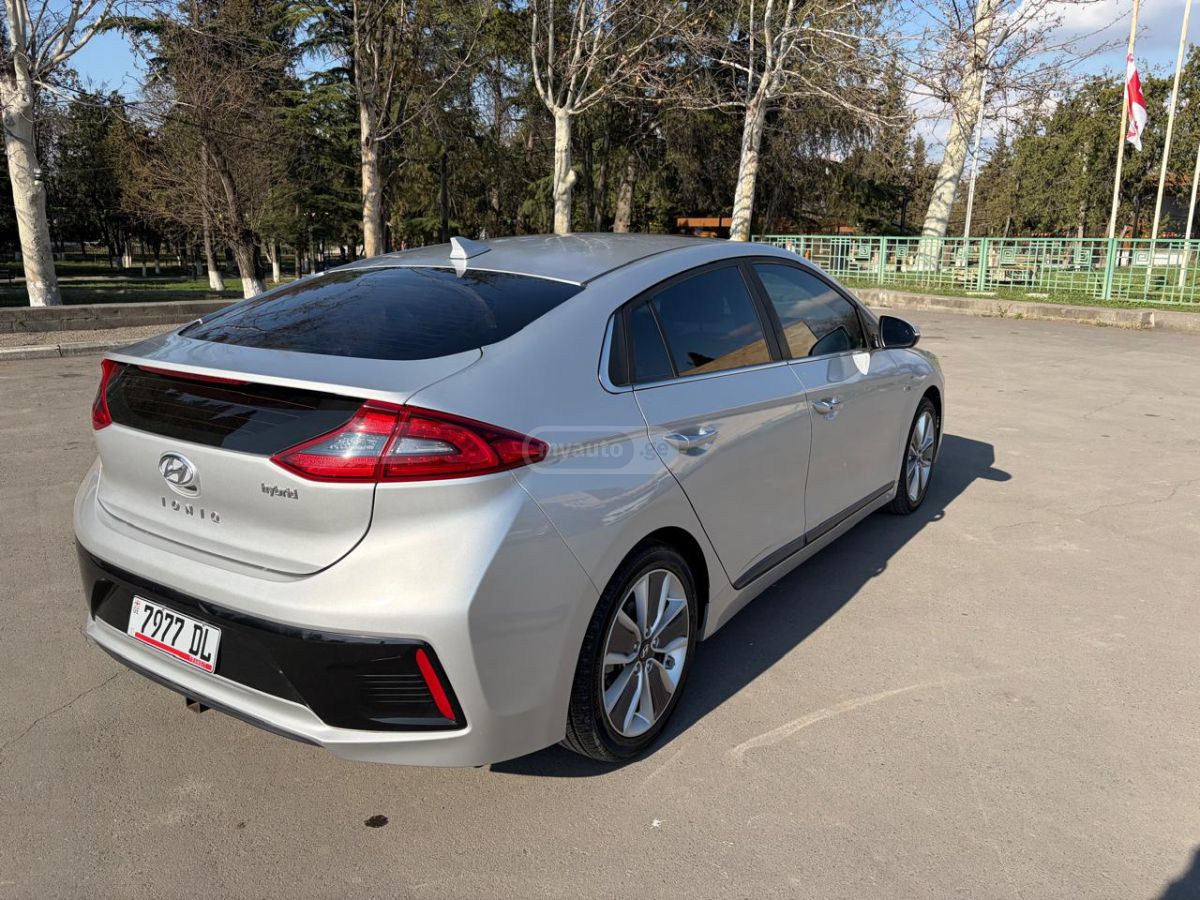 Hyundai Ioniq - фото 1