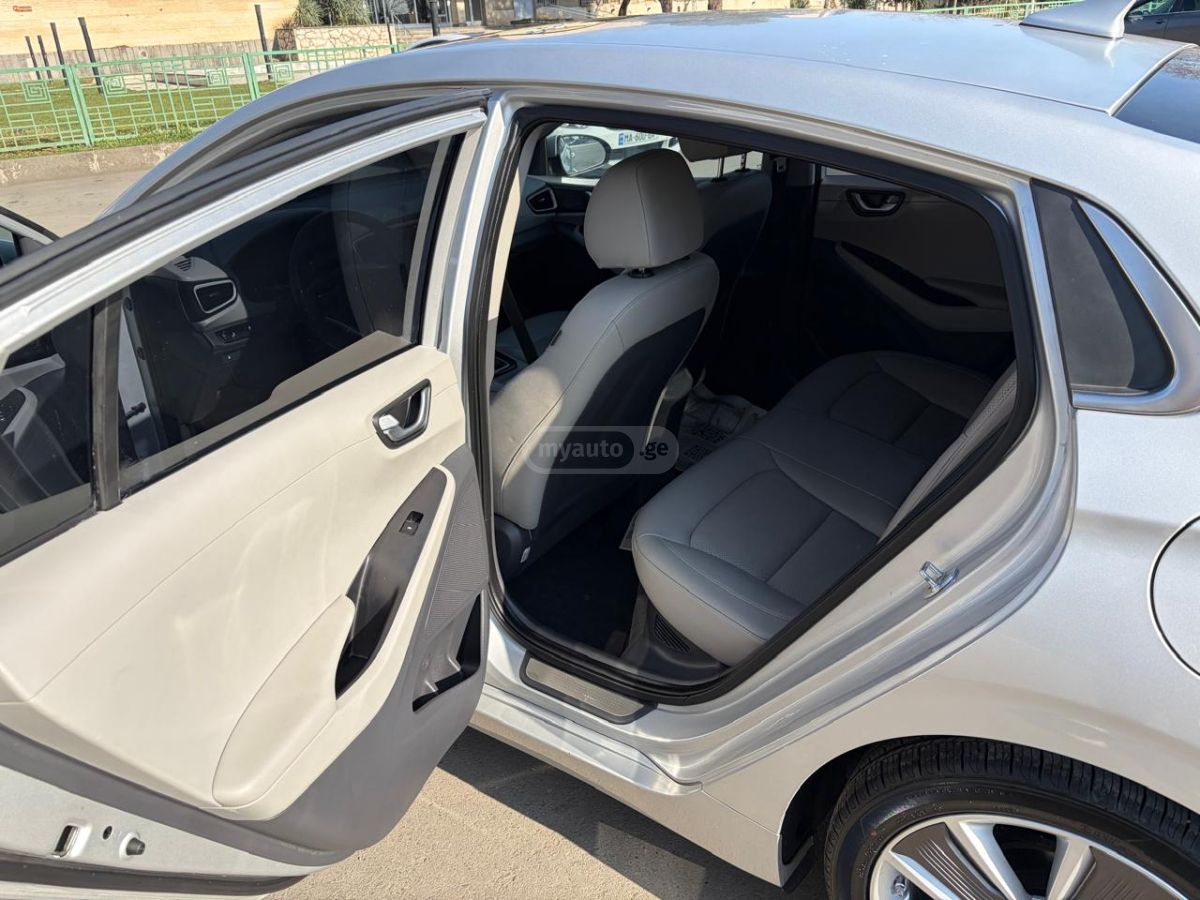 Hyundai Ioniq - фото 11