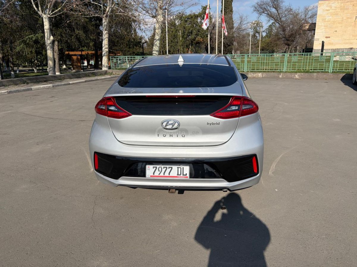 Hyundai Ioniq - фото 3