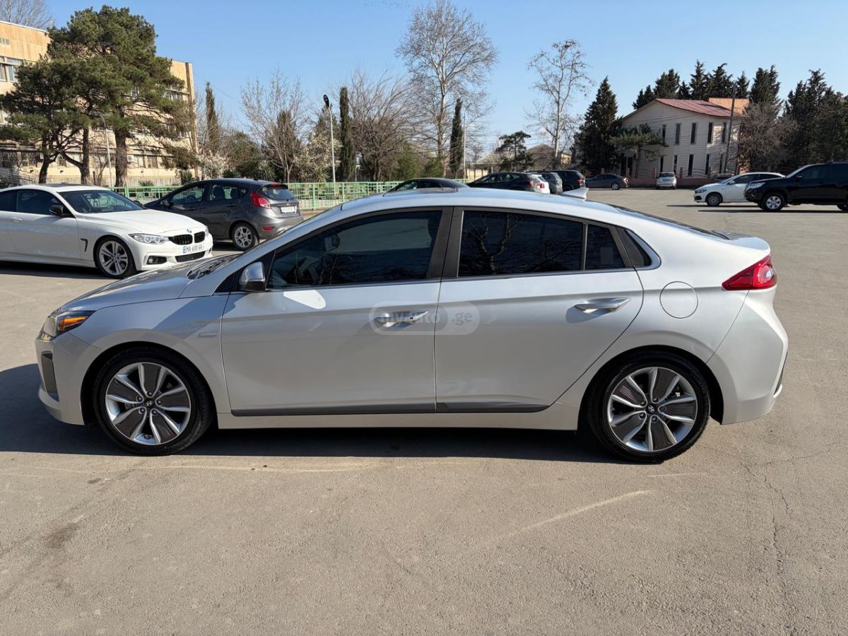 Hyundai Ioniq - фото 8
