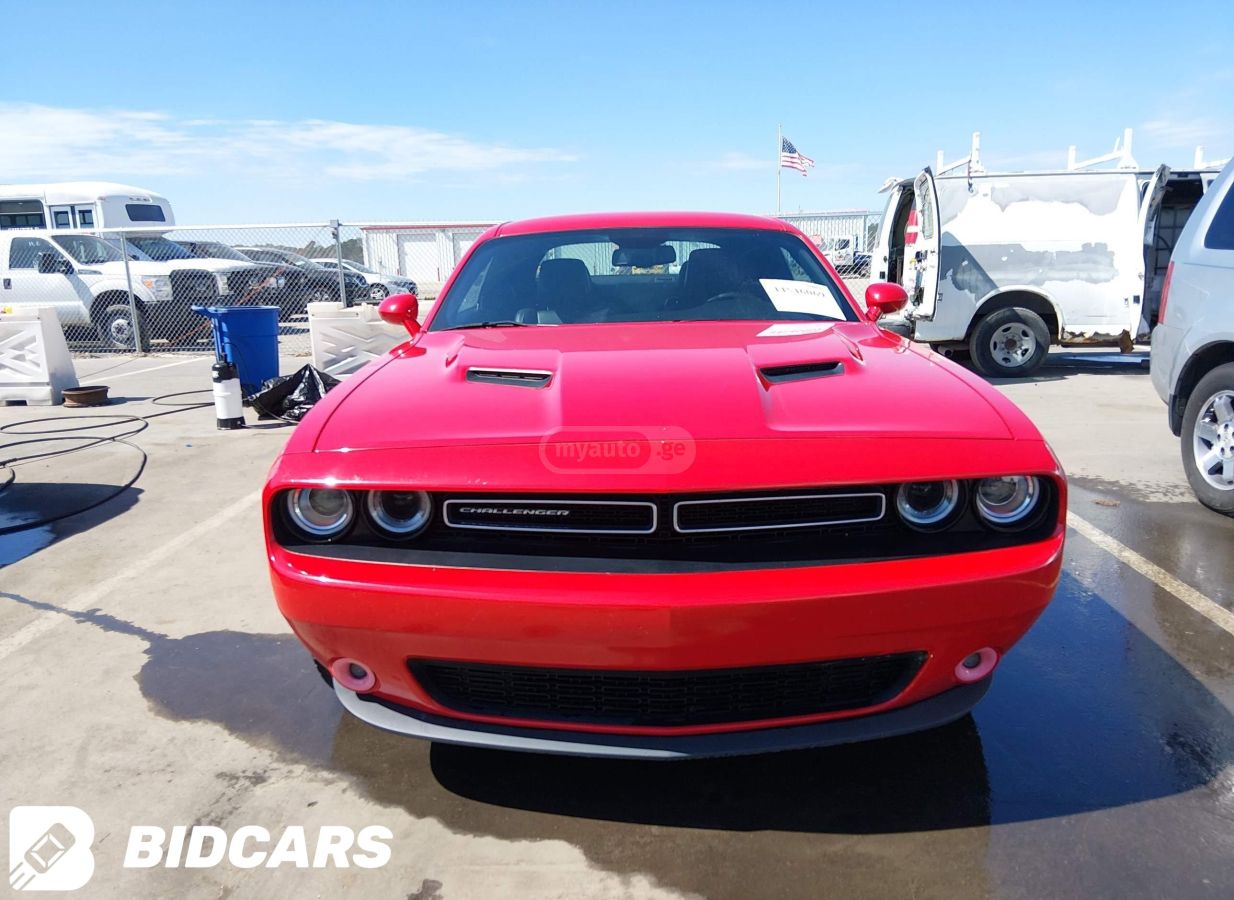 Dodge Challenger - фото 1