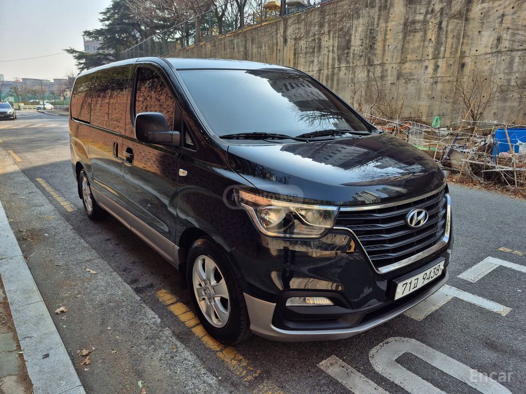 Hyundai Starex - фото 1