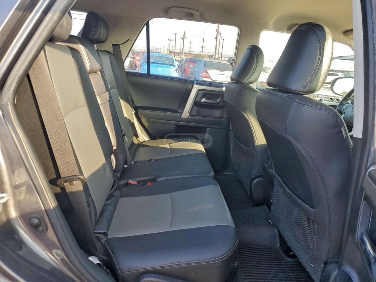 Toyota TRD Off Road 4dr 4x4 Automatic — миниатюра 12