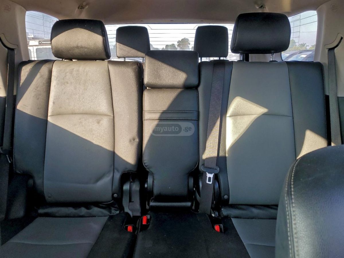 Toyota TRD Off Road 4dr 4x4 Automatic — миниатюра 9