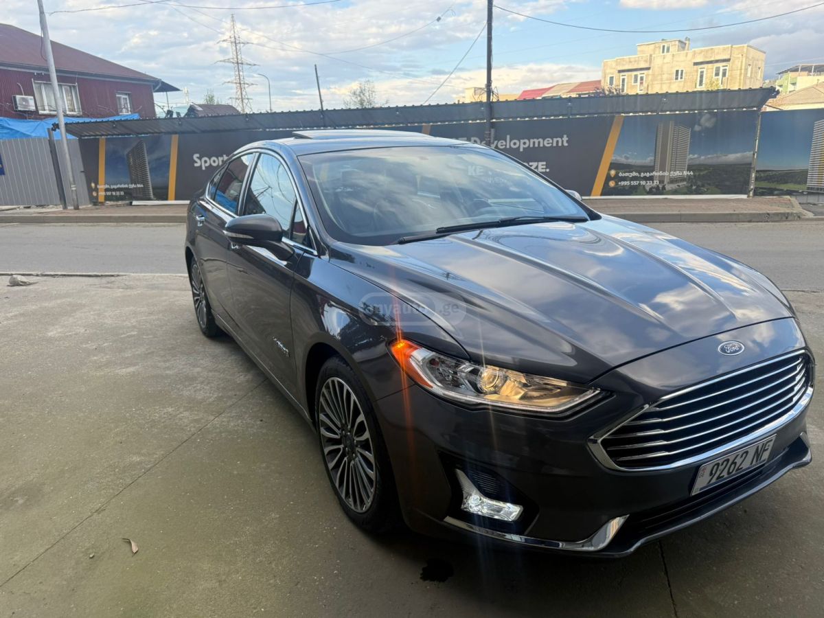 Ford Fusion - фото 1