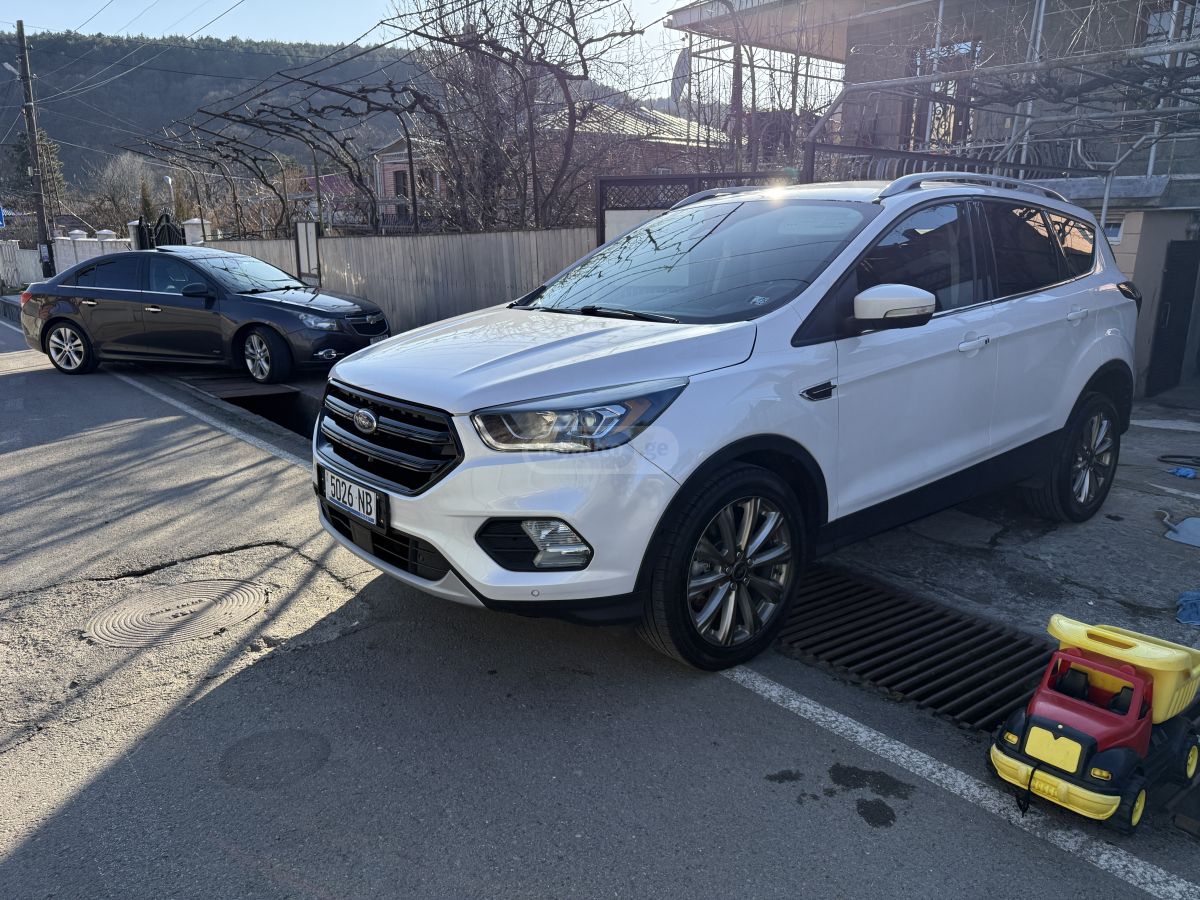 Ford Escape - фото 1