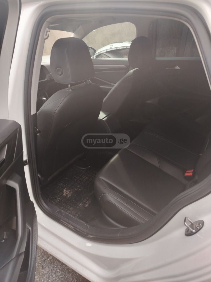 Volkswagen Jetta - фото 11