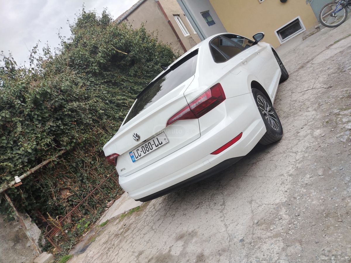 Volkswagen Jetta - фото 2