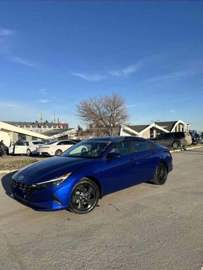 Hyundai Elantra - фото 1