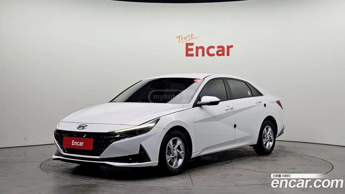 Hyundai Elantra - фото 1