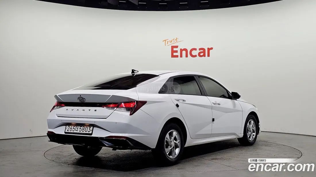 Hyundai Elantra - фото 2