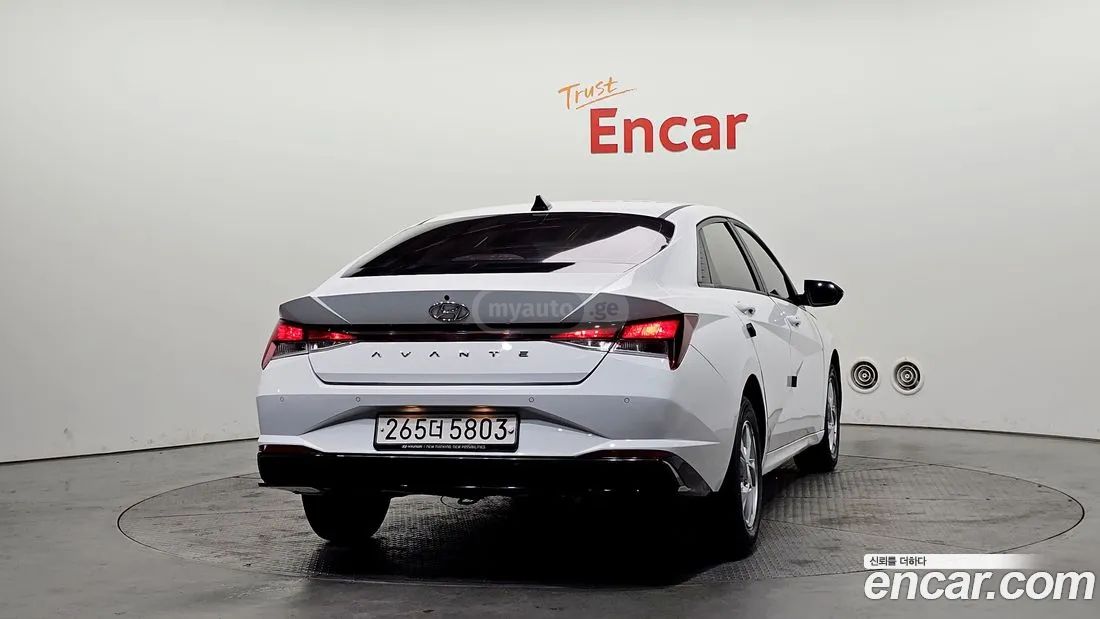 Hyundai Elantra - фото 4