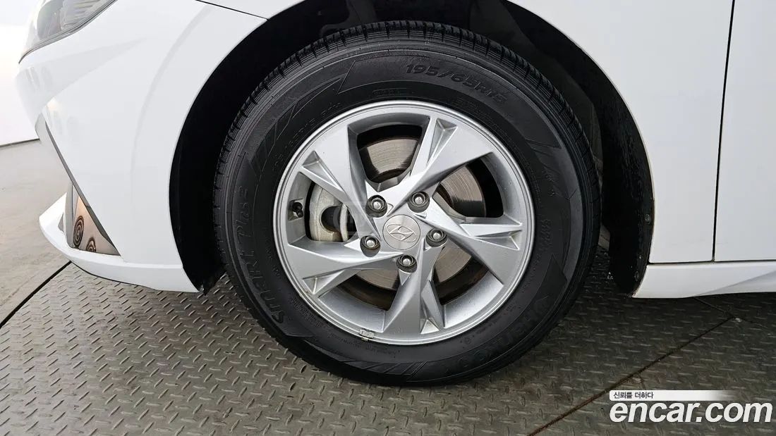 Hyundai Elantra - фото 5