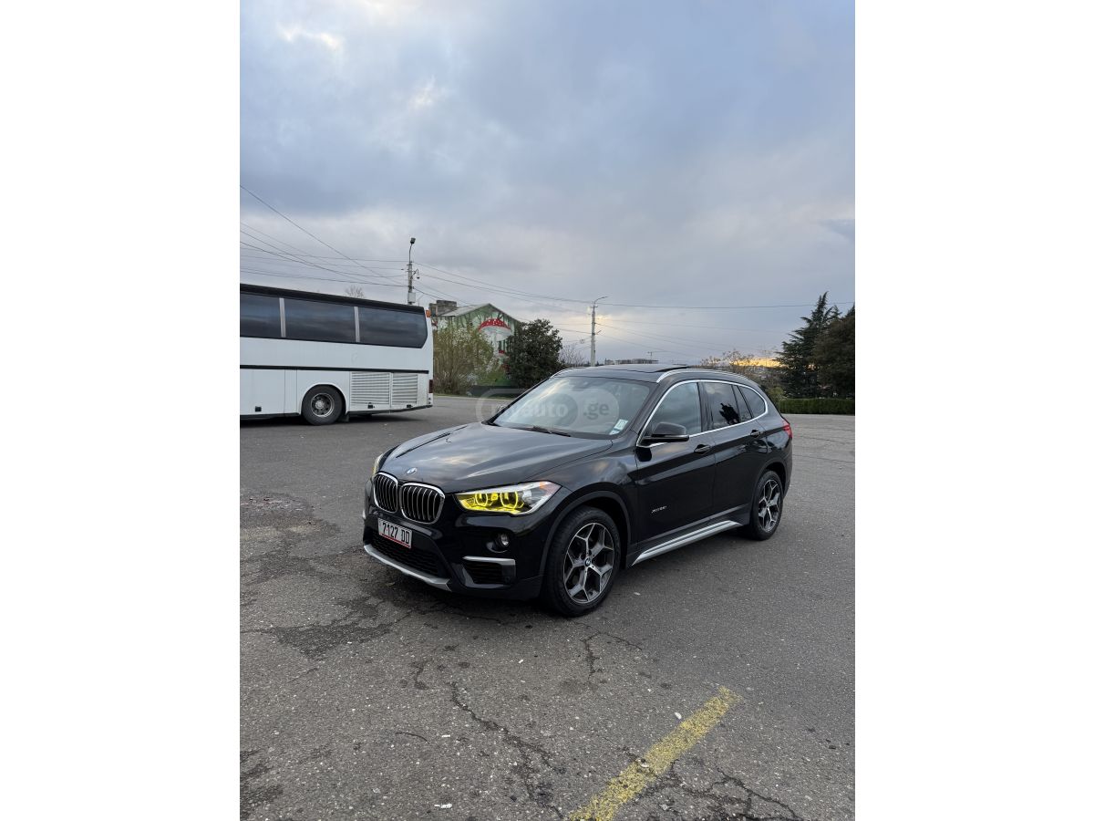 BMW X1 - фото 1